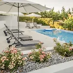 Vila Pleiades Boutique