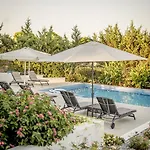 Villa Pleiades Boutique *